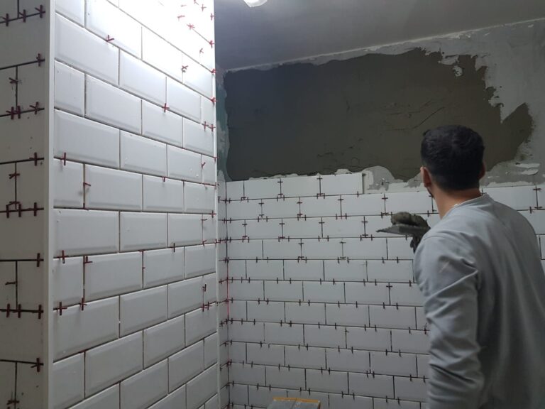 renovari apartamente București baie modernă